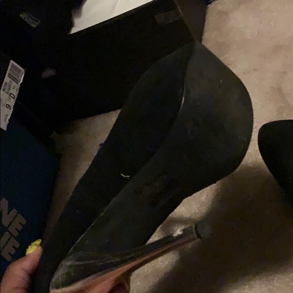 Suede cross strap 4.5 inch pump size 9.5 - Picture 2 of 4